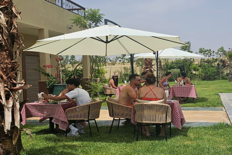 Marrakesch Tageskarte Pool inklusive Mittagessen und Shuttle - Entspannen