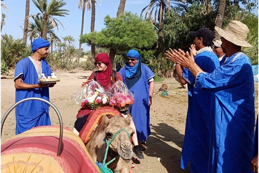 Kamelritt in der Palmeraie von Marrakesch